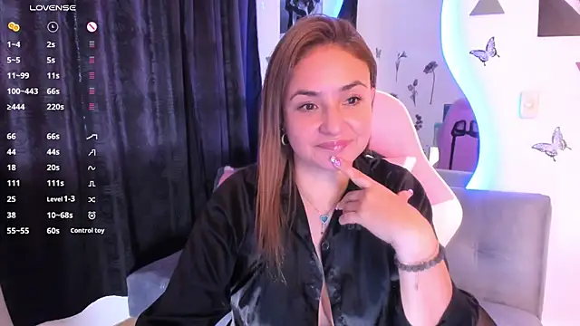 Snapshot of luciamature_ chatting on November 10, 2025, 6:18 pm luciamature online show from November 10, 2025, 6:18 pm