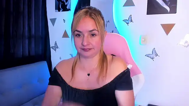 Snapshot of luciamature_ chatting on December 1, 2025, 8:47 pm luciamature online show from December 1, 2025, 8:47 pm