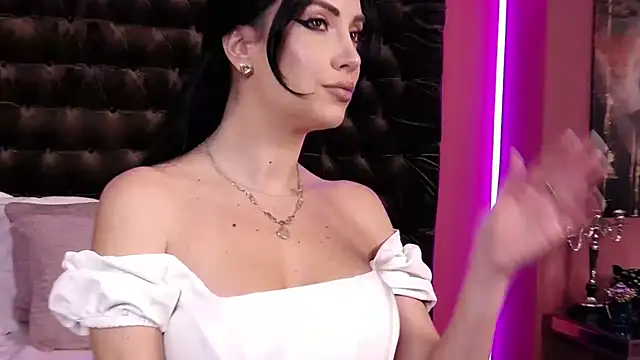 StephanyMillan online show from December 14, 2025, 5:57 am