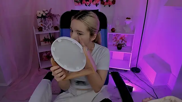 AuroraWrenfield online show from October 1, 2025, 4:29 am