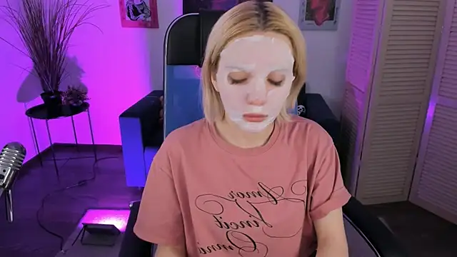 AuroraWrenfield online show from January 8, 2026, 12:46 am