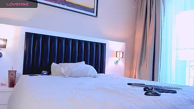 marrenaa online show from November 18, 2025, 7:13 am