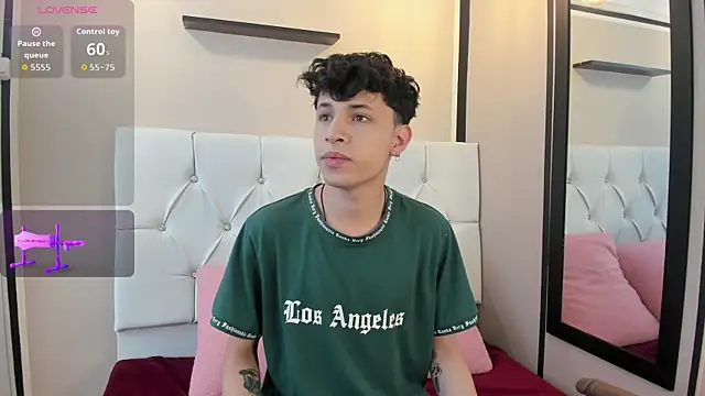 Axel  Evans online show from September 10, 2025, 1:11 pm