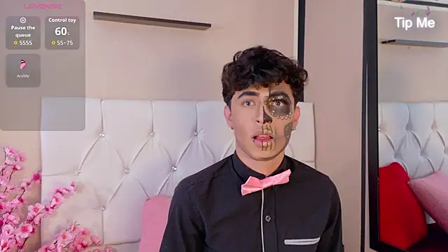 Axel  Evans online show from October 3, 2025, 1:08 pm