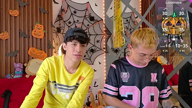 Axel  Evans online show from October 22, 2025, 12:49 pm