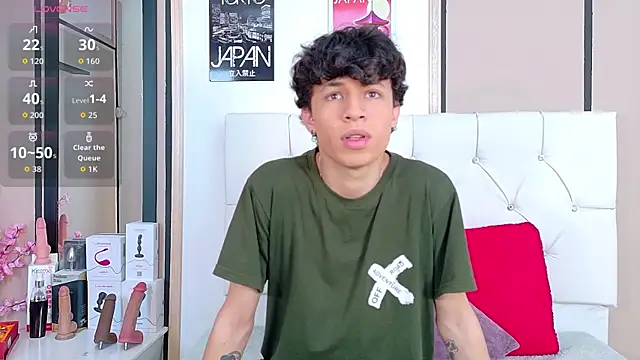 Axel  Evans online show from November 21, 2025, 12:26 pm