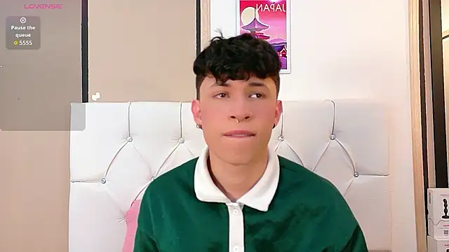 Axel  Evans online show from March 26, 2026, 12:33 pm