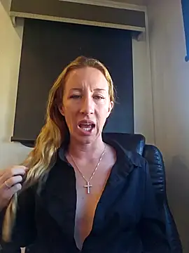 Snapshot of bmorganne420 chatting on December 3, 2025, 6:28 pm bmorganne420 online show from December 3, 2025, 6:28 pm