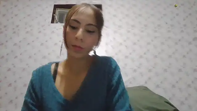 Snapshot of Roselingalvis13 chatting on February 13, 2026, 2:40 am Roselingalvis13 online show from February 13, 2026, 2:40 am