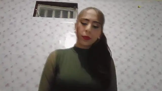 Snapshot of Roselingalvis13 chatting on February 16, 2026, 2:40 am Roselingalvis13 online show from February 16, 2026, 2:40 am