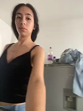 juliie star online show from September 24, 2025, 3:04 pm