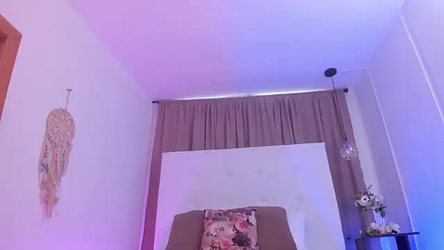 M0lly Beckers online show from October 27, 2025, 1:04 pm