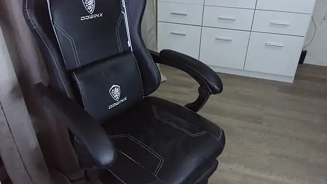 Snapshot of Milo9210 chatting on September 11, 2025, 10:10 pm Milo9210 online show from September 11, 2025, 10:10 pm