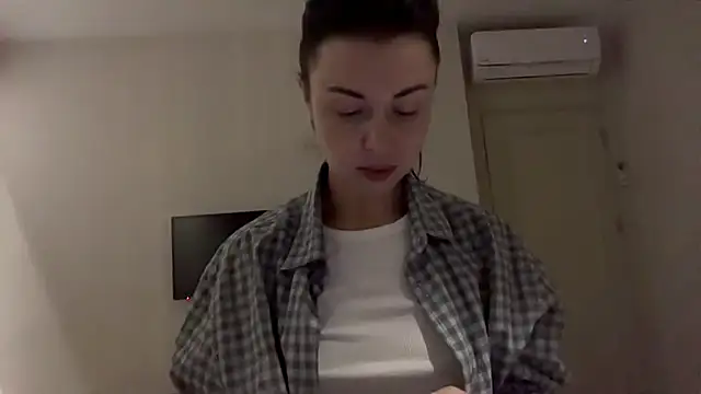 Snapshot of Gilin1 chatting on October 9, 2025, 6:39 pm Gilin1 online show from October 9, 2025, 6:39 pm