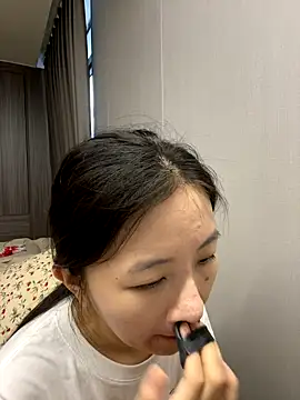 haiyan125216 online show from October 16, 2025, 6:14 am