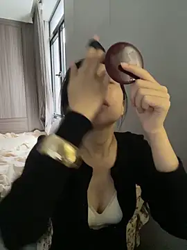 haiyan125216 online show from October 26, 2025, 6:41 am