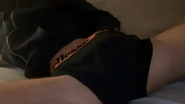 Snapshot of optingwalk25 chatting on December 3, 2025, 11:36 pm optingwalk25 online show from December 3, 2025, 11:36 pm