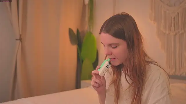 Lu  Lane online show from October 15, 2025, 8:36 am