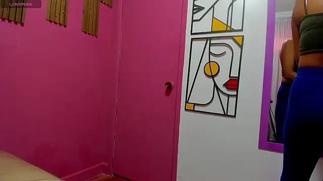 Lucia Spear online show from December 18, 2025, 1:17 pm