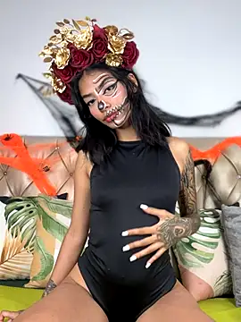 Snapshot of TweetiePieXXX chatting on October 24, 2025, 10:06 pm TweetiePieXXX online show from October 24, 2025, 10:06 pm