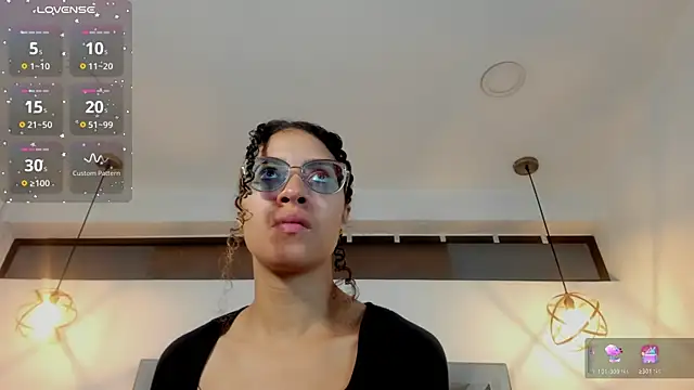 Hanna Cornee  online show from November 20, 2025, 1:44 pm