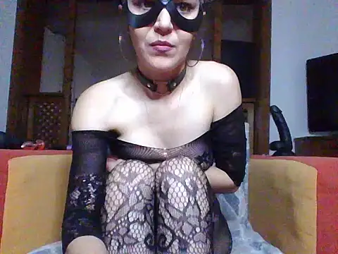 Snapshot of RawyRoz chatting on May 13, 2026, 12:02 pm RawyRoz online show from May 13, 2026, 12:02 pm