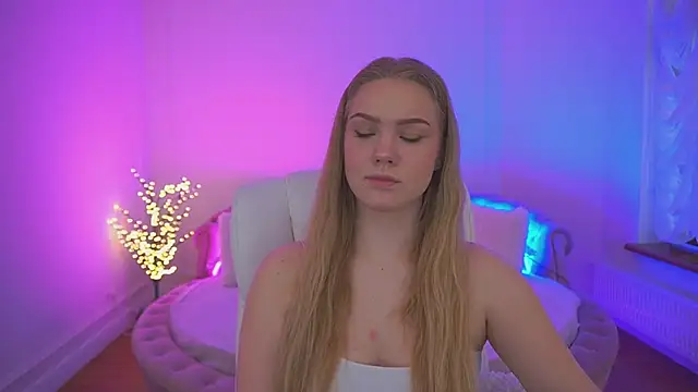 Snapshot of CelesteNoir chatting on February 18, 2026, 8:43 am CelesteNoir online show from February 18, 2026, 8:43 am