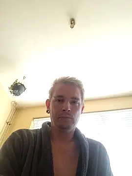 piercingpik online show from September 28, 2025, 9:25 am