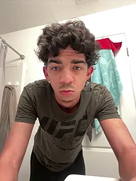 Snapshot of Ryan_12xX chatting on November 17, 2025, 10:37 pm Ryan 12xX online show from November 17, 2025, 10:37 pm