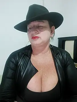 Snapshot of Miss-tetas chatting on January 18, 2026, 12:25 am Miss-tetas online show from January 18, 2026, 12:25 am