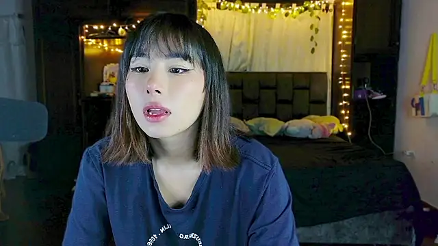 Snapshot of Shisuku_Sophi chatting on February 20, 2026, 1:35 am Shisuku Sophi online show from February 20, 2026, 1:35 am