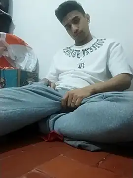 Camachito332 online show from April 27, 2026, 10:52 pm