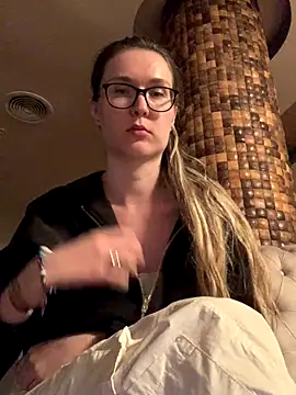 Snapshot of Jugira chatting on November 8, 2025, 7:56 pm Jugira online show from November 8, 2025, 7:56 pm