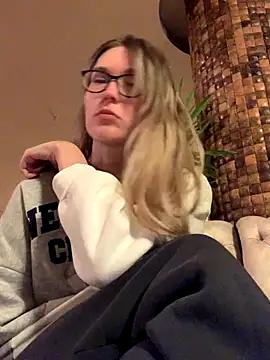 Snapshot of Jugira chatting on November 15, 2025, 8:27 pm Jugira online show from November 15, 2025, 8:27 pm