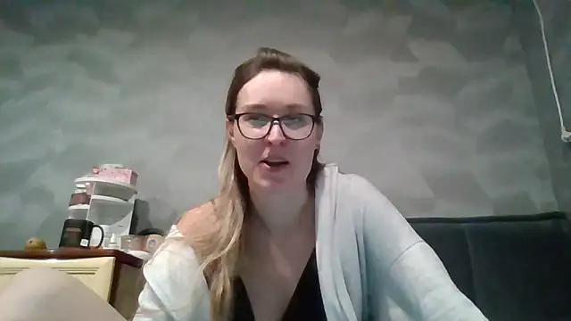 Snapshot of Jugira chatting on November 30, 2025, 10:03 pm Jugira online show from November 30, 2025, 10:03 pm