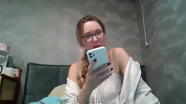 Snapshot of Jugira chatting on December 3, 2025, 11:14 pm Jugira online show from December 3, 2025, 11:14 pm