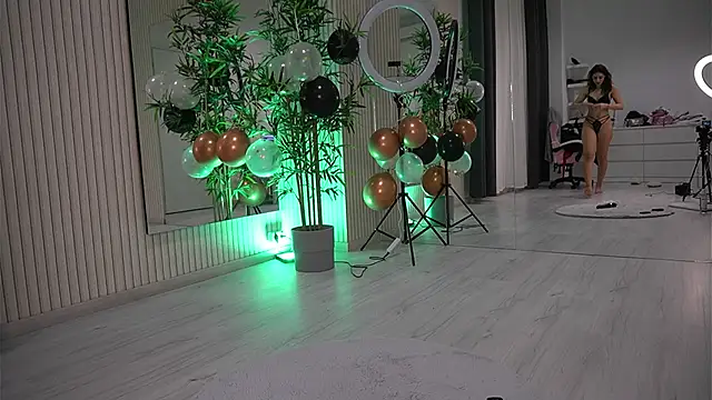 Snapshot of EmmaBlanco chatting on November 6, 2025, 8:21 pm EmmaBlanco online show from November 6, 2025, 8:21 pm