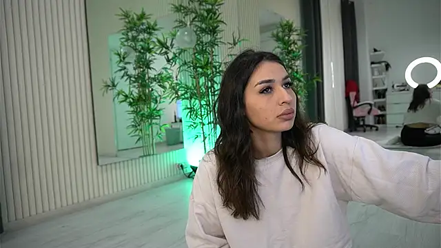 Snapshot of EmmaBlanco chatting on December 2, 2025, 8:15 pm EmmaBlanco online show from December 2, 2025, 8:15 pm