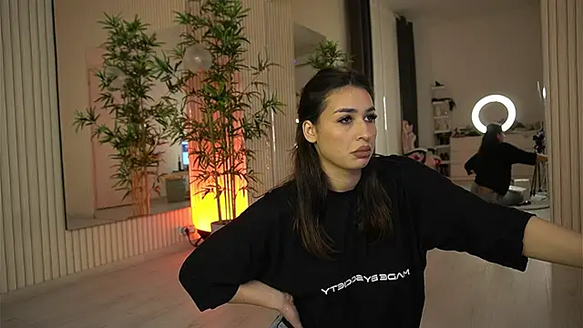 Snapshot of EmmaBlanco chatting on December 4, 2025, 8:06 pm EmmaBlanco online show from December 4, 2025, 8:06 pm