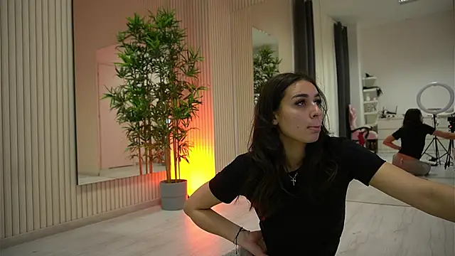 Snapshot of EmmaBlanco chatting on December 21, 2025, 8:38 pm EmmaBlanco online show from December 21, 2025, 8:38 pm