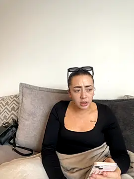 ItsCOCOx online show from October 27, 2025, 3:16 pm