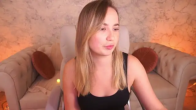 SofieBloom online show from November 3, 2025, 12:02 am