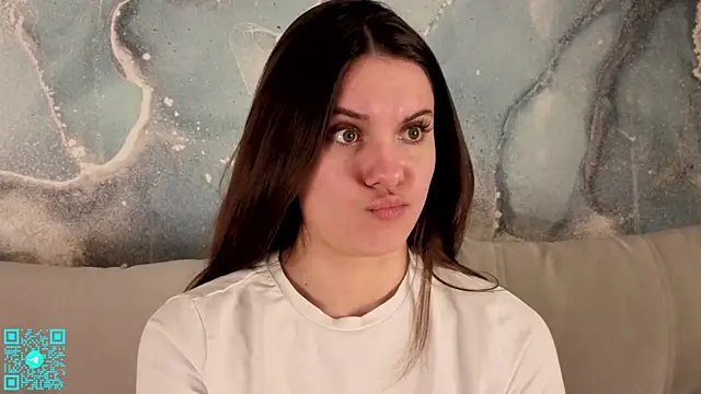 chloemilka online show from April 20, 2026, 5:37 pm