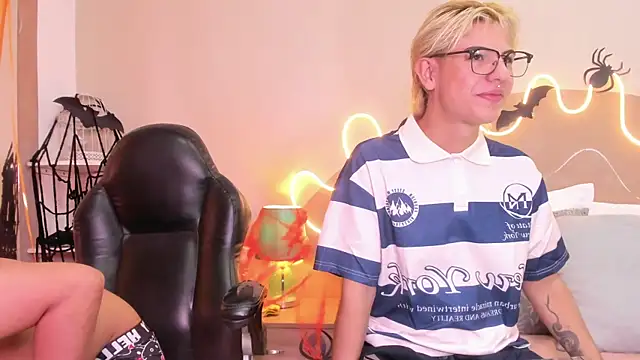 Snapshot of Enrrixxx_ chatting on October 24, 2025, 12:30 am Enrrixxx online show from October 24, 2025, 12:30 am