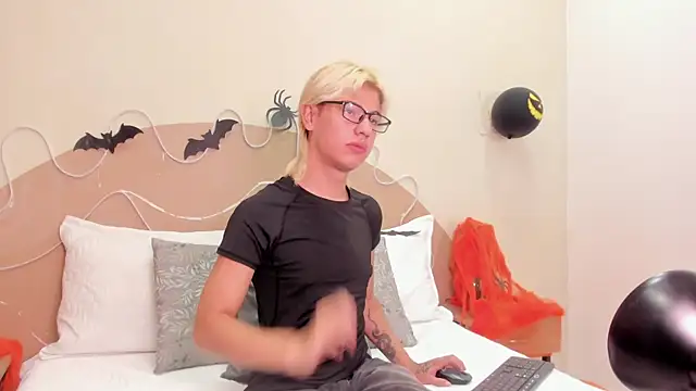 Snapshot of Enrrixxx_ chatting on October 31, 2025, 7:26 pm Enrrixxx online show from October 31, 2025, 7:26 pm