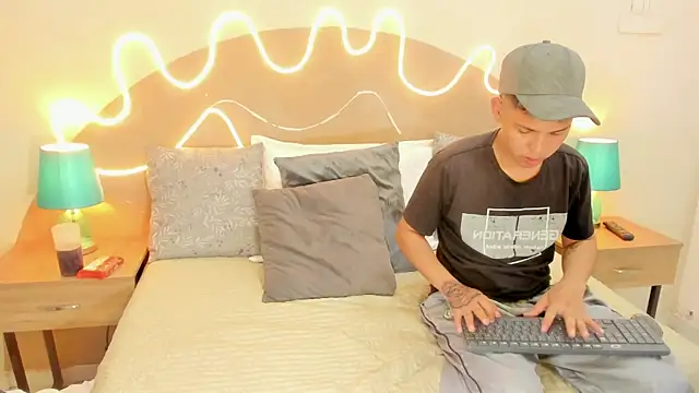 Snapshot of Enrrixxx_ chatting on November 9, 2025, 12:31 am Enrrixxx online show from November 9, 2025, 12:31 am