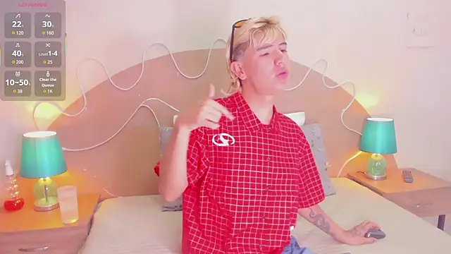 Snapshot of Enrrixxx_ chatting on November 11, 2025, 12:21 am Enrrixxx online show from November 11, 2025, 12:21 am