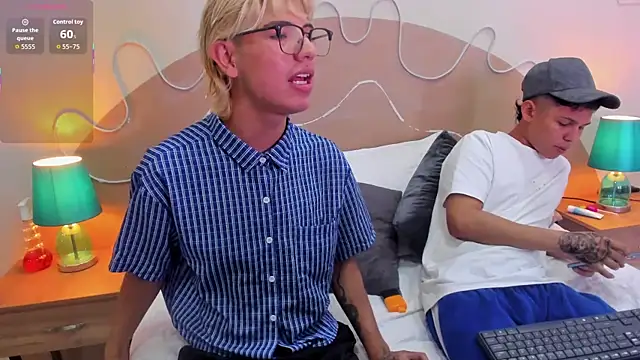 Snapshot of Enrrixxx_ chatting on November 12, 2025, 12:44 am Enrrixxx online show from November 12, 2025, 12:44 am