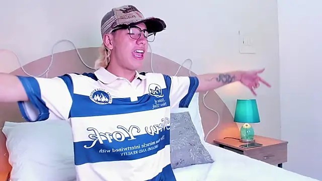 Snapshot of Enrrixxx_ chatting on November 16, 2025, 7:52 pm Enrrixxx online show from November 16, 2025, 7:52 pm