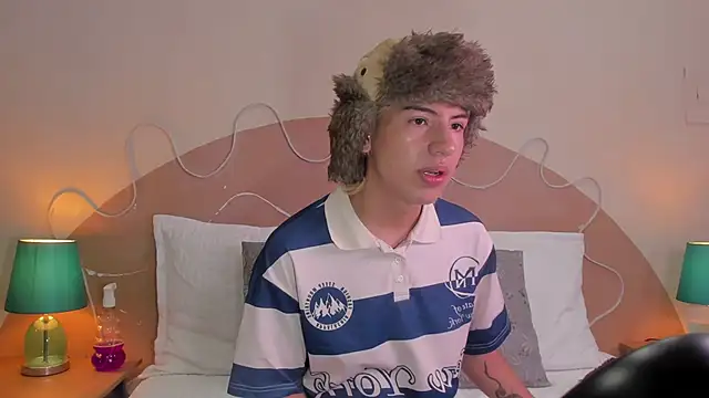 Snapshot of Enrrixxx_ chatting on November 25, 2025, 12:21 am Enrrixxx online show from November 25, 2025, 12:21 am